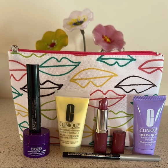 NWOT Clinique makeup bag plus 6pcs. Of …Clinique travel collection - Picture 1 of 4